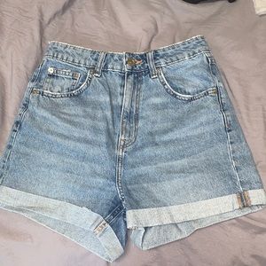 H&M high rise mom shorts